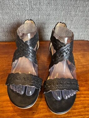 Bunulu Women's Black Scalloped Laser-Cut Strappy Zipper Sandals Size 7M